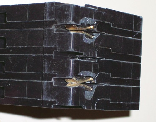 Electrical-broken-tandem-breakers.jpg