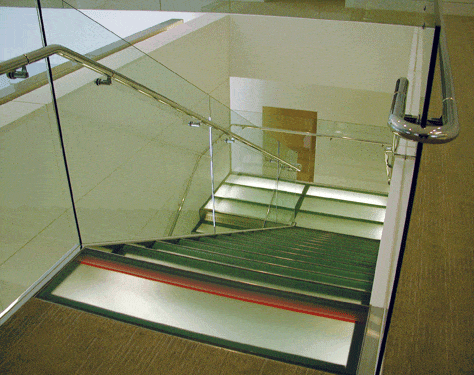 Figure02LaminatedGlassRaili.gif