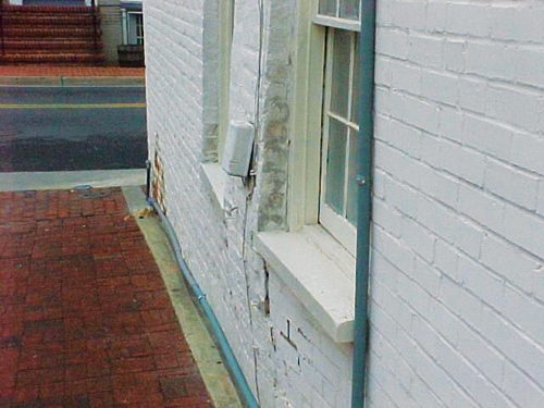 Masonrybrickwallbulgeclose.jpg