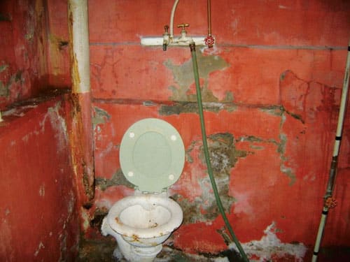 Toilet.jpg