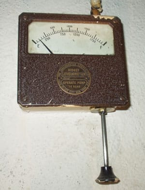 UST-gauge-close-up.jpg